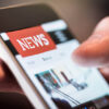 news-online-leggere-notizie-mobile-smartphone-lettura copia